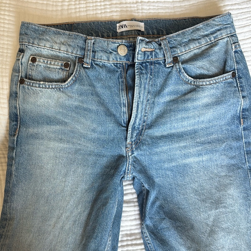 Zara boyfriend Jeans New w/o tags. Never been worn.